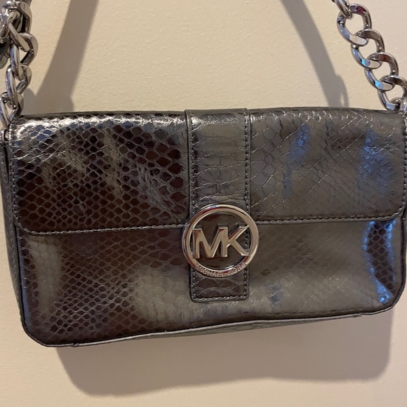 NWOT Michael Kors Fulton Silver Snakeskin Baguette - Picture 3 of 8